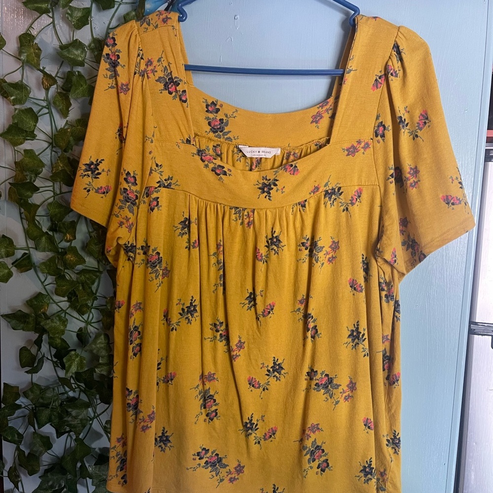 🦋0030 Lucky Brand shirt size Lrg🦋